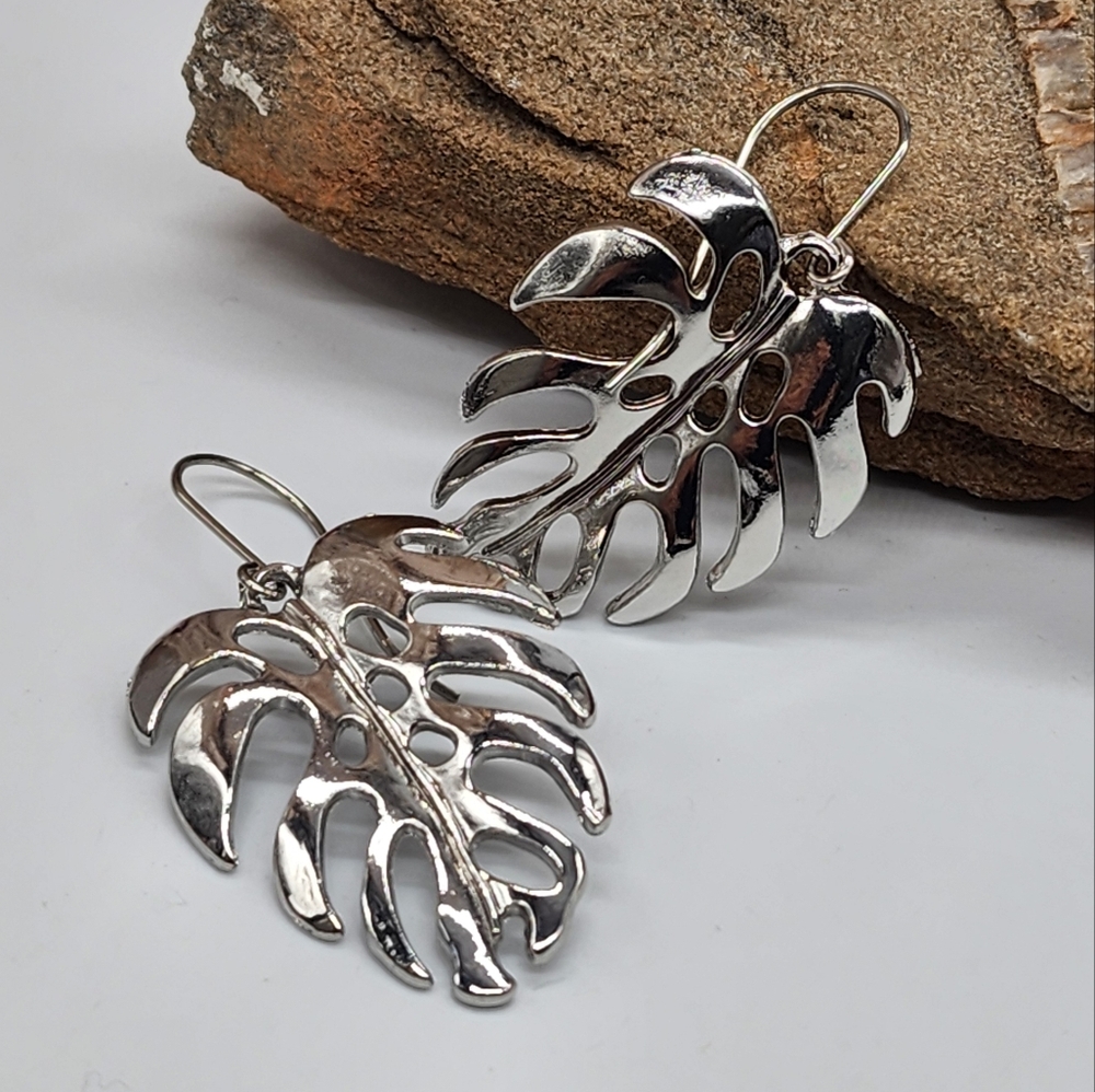 Anthro jewelry Rio Rhodium Hypoallergenic Earrings Designer Tropical Palm Leaf